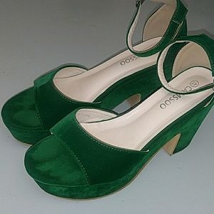 Platform velvet green sandals